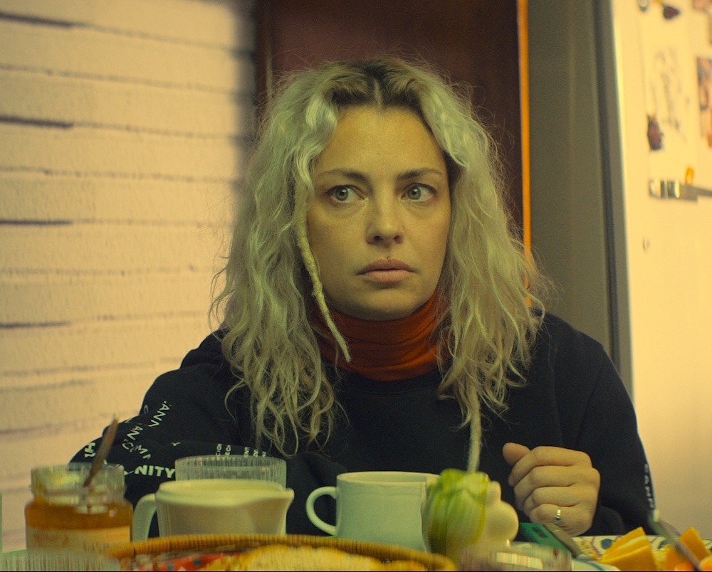 Críticas: Crítica de Blondi, de y con Dolores Fonzi + Carla Peterson,  Rita Cortese, Toto Rovito y Leonardo Sbaraglia - Otros Cines