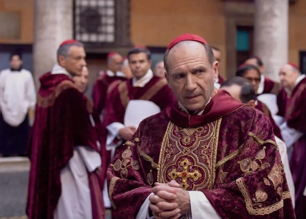 CONCLAVE-critica-1000.jpg