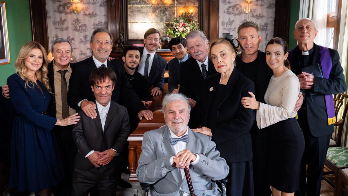 Un funeral y medio elenco